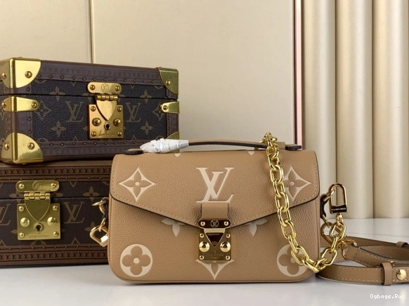 LOUIS EAST POCHETTE METIS VUITTON WEST 0131